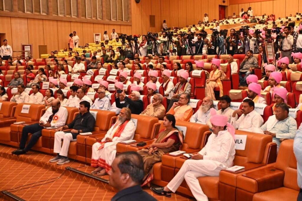 राज्यपाल एवं मुख्यमंत्री की गरिमामयी उपस्थिति में राजेश्री महन्त जी महाराज का हुआ सम्मान,, डॉक्टर ऑफ लेटर्स की उपाधि से सम्मानित हुए ,, Console Corptech