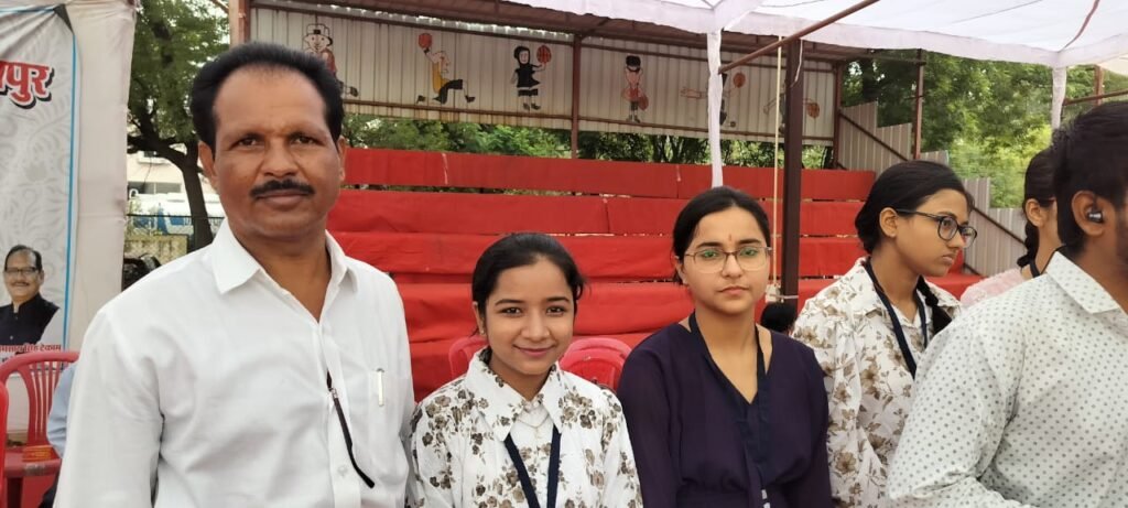 मुख्यमंत्री भूपेश बघेल की घोषणा पर अमल, 10 वीं और 12 वीं के मेरिट होल्डर्स को मिला हेलीकॉप्टर राइड का तोहफा जांजगीर चांपा जिले के 4 टॉपर छात्र छात्राओ ने हेलीकॉप्टर में भरी सफलता की उड़ान,, Console Corptech