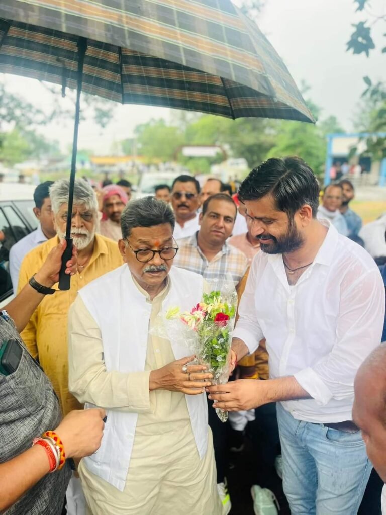 विधानसभा अध्यक्ष डॉ चरणदास महंत ने कृषि उपकरणों की पूजा अर्चना कर उन्नत कृषि और किसानों की खुशहाली की कामना की ,,, Console Corptech