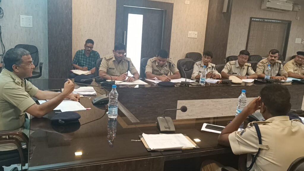 पुलिस अधीक्षक जांजगीर चांपा द्वारा अपराध एवं शिकायत की समीक्षा मिटिंग पुलिस अधीक्षक कार्यालय में ली गई।जिले के राजपत्रित अधिकारी / थाना चौकी प्रभारी उपस्थित रहे Console Corptech