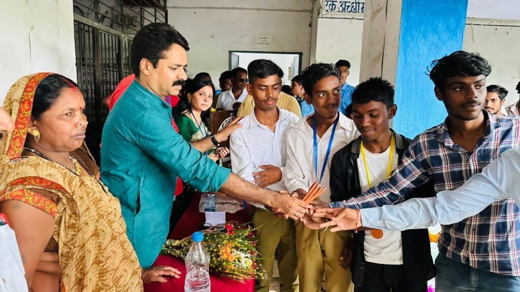 छत्तीसगढ़िया ओलंपिक के इस महाकुम्भ मे छत्तीसगढी़ खेलों का भरपूर आनंद छत्तीसगढ़ वासियों ने उठाया इस अवसर को प्रदान करने के लिए प्रदेश के मुख्यमंत्री भूपेश बघेल का आभार’’ उक्त बातें छत्तीसगढ़िया ओलंपिक के जोन स्तर खेल के समापन अवसर पर प्रदेश कांग्रेस कमेटी के सचिव इंजीनियर रवि पाण्डेय ने कही,,, Console Corptech