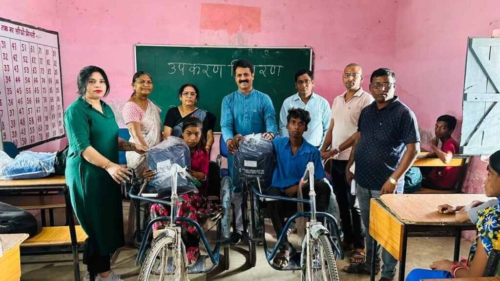 नवागढ़ ब्लाक के दिव्यांग बच्चों को इंजी. रवि पाण्डेय ने किया सहायक उपकरणों का वितरण… Console Corptech