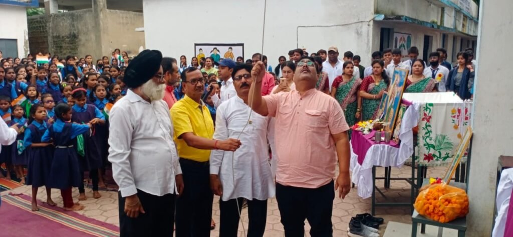 शासकीय उच्चतर माध्यमिक विद्यालय बरपाली चौक चांपा में हर्षोलास के साथ मनाया गया स्वतंत्रता दिवस Console Corptech