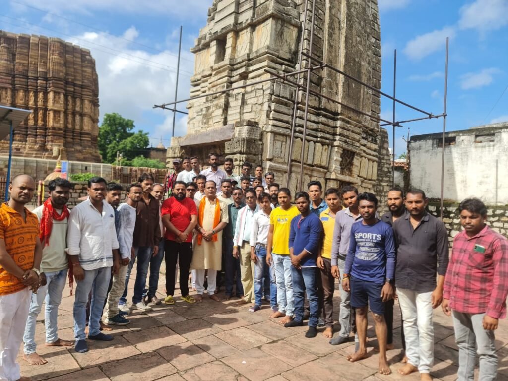 राष्ट्र निर्माण में कर्मवीरों का महत्वपूर्ण स्थान है समाज के सभी अंगों के समन्वित प्रयास से देश तरक्की की राह में आगे बढ़ेगा" - प्रशांत सिंह ठाकुर,,अक्षय ऊर्जा दिवस पर विद्युत मंडल के ठेका कर्मियों का सम्मान<br>भारत तिब्बत सहयोग मंच का आयोजन Console Corptech