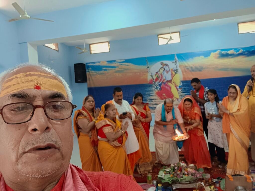 धर्म सम्राट स्वामी करपात्री जी महराज जी के जन्मोत्सव पर सर्व कल्याण एवम विश्व शांति कामना को लेकर पीठ परिषद ,आदित्य वाहनी ,आनंद वाहिनी,चांपा सेवा संस्थान एवम भगवान परशुराम ब्राम्हण संगठन चांपा के सयुक्त तत्वाधान में भगवान परशुराम भवन चांपा में भक्ति भाव पूर्वक शिव पूजन किया गया Console Corptech