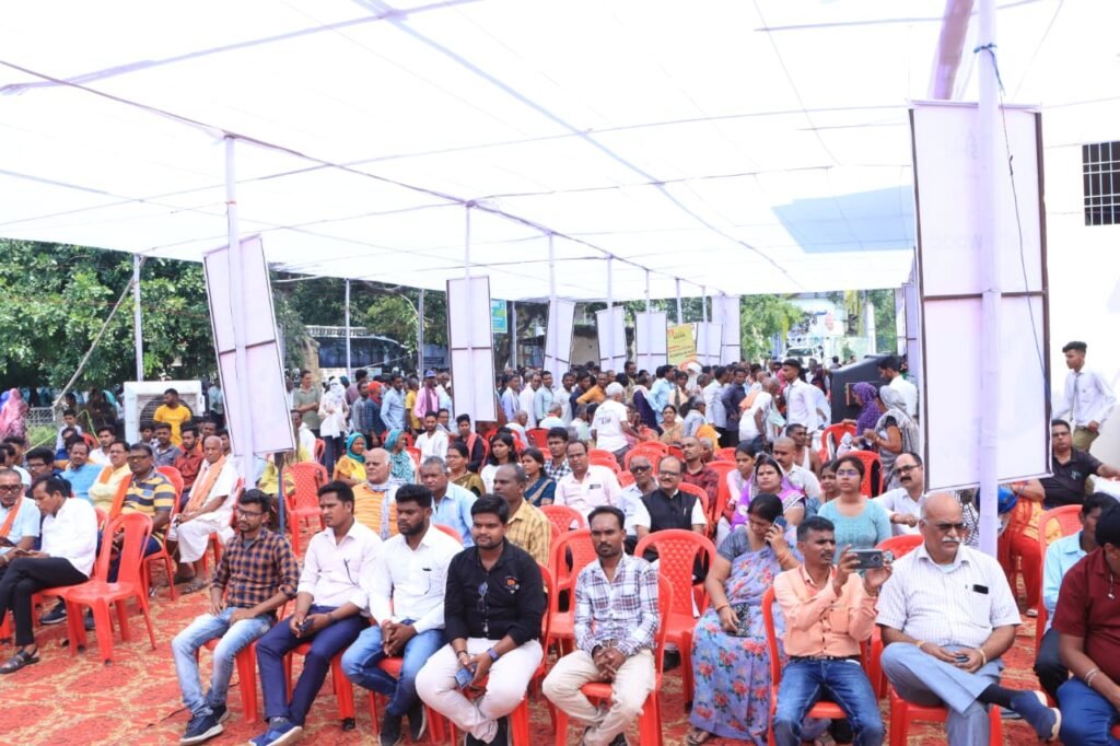लोगो के चेहरे पर मुस्कान देखकर जो खुशी मिलती है वही मेरे जन्मदिन का सबसे बड़ा उपहार है- लीलाधर सुल्तानिया, निःशुल्क स्वास्थ्य चिकित्सा शिविर में 3500 लोगो ने लिया लाभ Console Corptech