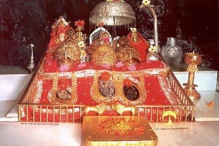 त्रिकुटा की पहाड़ियों पर विराजित मां वैष्णव देवी की पढ़िए प्राचीन कथा जाने किस देवी के रूप में विराजित है,,, Console Corptech