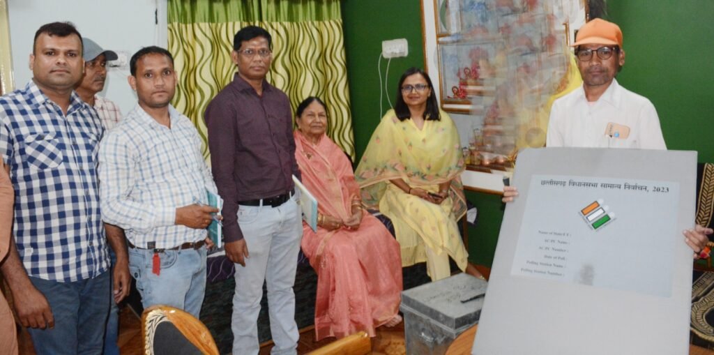 वयोवृद्ध महिला मतदाता ने कहा अद्भुत अनुभव, कभी सोचा नहीं था घर बैठे कर पाउंगी अपने मताधिकार का प्रयोग पहले दिव्यांग मतदाता डॉ कौशल मिश्रा ने डाला वोट कहा: निर्वाचन आयोग की बेहतरीन पहल,, Console Corptech
