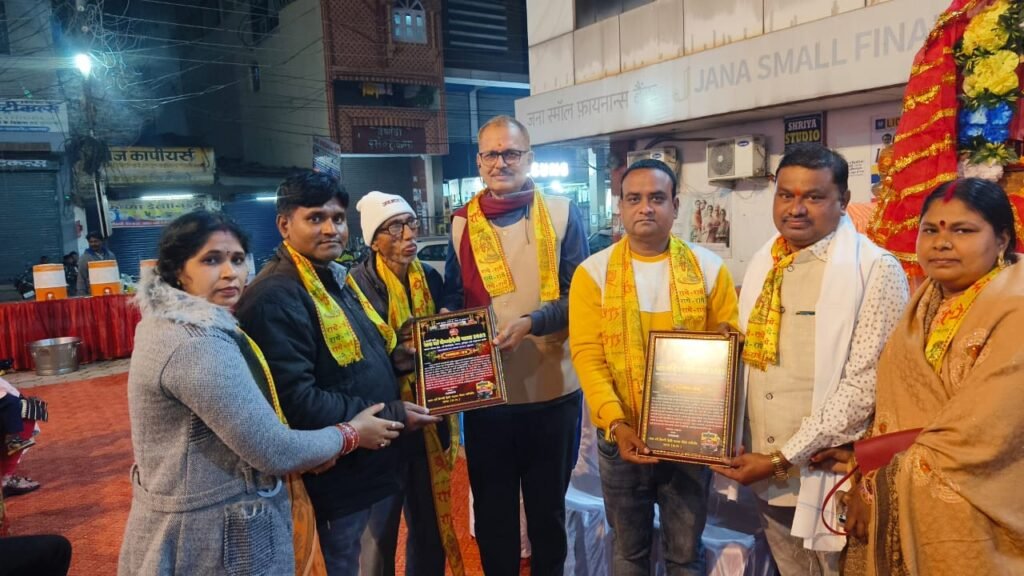 वैष्णोंदेवी, हरिद्वार, अमृतसर यात्रा दर्शन उपरांत<br>भैरवनाथ विदाई कन्याभोज सम्मान समारोह का हुआ आयोजन,,पेंट्रीकार के बिना भी श्रद्धालुओं ने यात्रा पर जमकर उठाया लुफ्त,,आयोजन समिति ने व्यवस्था में कोई कमी नहीं की यात्री रहे खुश ,, Console Corptech