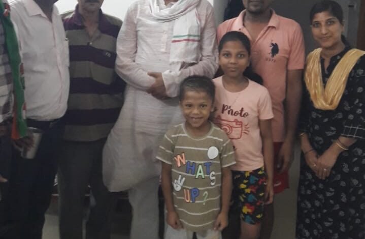 चांपा नगर पालिका के वार्ड चुनाव के दौरान पहुंचे नेता प्रतिपक्ष नारायण चंदेल एवम पूर्व विधायक मोतीलाल देवांगन ,, अग्रवाल परिवार से की सौजन्य भेट ,,, Console Corptech
