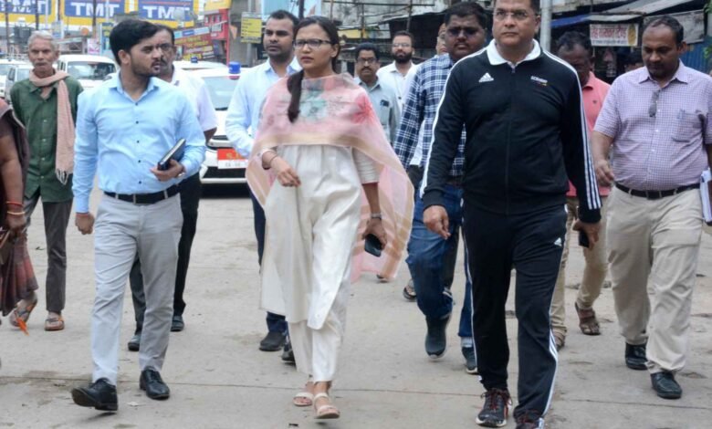 कलेक्टर और एसपी ने पैदल चलते हुए अकलतरा शहरी क्षेत्र के विभिन्न कार्यों का किया औचक निरीक्षण,सब्जी मार्केट शिफ्ट करने, शास्त्री चौक से स्टेशन रोड तक अतिक्रमण हटाने और डिवाइडर बनाकर व्यवस्थित करने के दिए निर्देश Console Corptech
