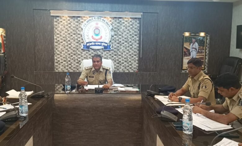 पुलिस अधीक्षक जांजगीर चांपा द्वारा अपराध एवं शिकायत की समीक्षा मिटिंग पुलिस अधीक्षक कार्यालय में ली गई।जिले के राजपत्रित अधिकारी / थाना चौकी प्रभारी उपस्थित रहे Console Corptech