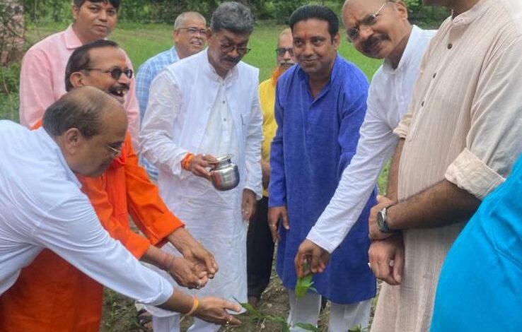 स्वर्गीय बिसाहूदास महंत जी की 45 वीं पुण्यतिथि पर हुआ तपसीधाम केराझरिया में पौधारोपण Console Corptech
