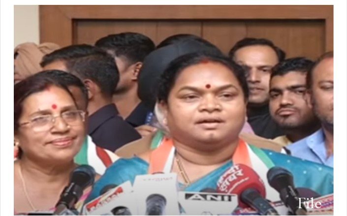 प्रदेश महिला कांग्रेस अध्यक्ष फूलोदेवी नेताम ने अपने पद से इस्तीफा दे दिया है. चुनाव से पहले उनका ये कदम कई सवाल खड़े कर रहा है.पढ़िए पूरी खबर,,, Console Corptech