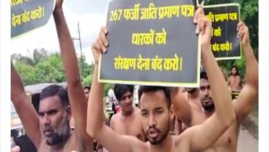नग्न हो कर दौड़ रहे थे प्रदर्शनकारी,विधान सभा घेरने , लौट रहा था मंत्रियों का काफिला ,,सभी गिरिफ्तार,,,,,, Console Corptech