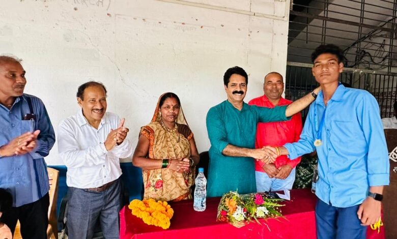 छत्तीसगढ़िया ओलंपिक के इस महाकुम्भ मे छत्तीसगढी़ खेलों का भरपूर आनंद छत्तीसगढ़ वासियों ने उठाया इस अवसर को प्रदान करने के लिए प्रदेश के मुख्यमंत्री भूपेश बघेल का आभार’’ उक्त बातें छत्तीसगढ़िया ओलंपिक के जोन स्तर खेल के समापन अवसर पर प्रदेश कांग्रेस कमेटी के सचिव इंजीनियर रवि पाण्डेय ने कही,,, Console Corptech