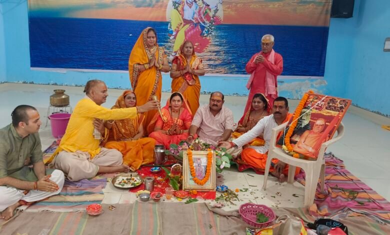 धर्म सम्राट स्वामी करपात्री जी महराज जी के जन्मोत्सव पर सर्व कल्याण एवम विश्व शांति कामना को लेकर पीठ परिषद ,आदित्य वाहनी ,आनंद वाहिनी,चांपा सेवा संस्थान एवम भगवान परशुराम ब्राम्हण संगठन चांपा के सयुक्त तत्वाधान में भगवान परशुराम भवन चांपा में भक्ति भाव पूर्वक शिव पूजन किया गया Console Corptech