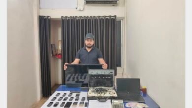 <br>बांग्लादेश पाकिस्तान क्रिकेट मैच में सट्टा खिला रहे खाईवाल को पृलिस ने दबोचा … 1 करोड़ की सट्टा पट्टी के साथ 16 मोबाइल , TV ,और लैपटॉप जब्त,,, Console Corptech