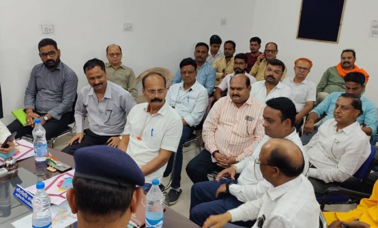 दशहरा उत्सव समिति चांपा एवम चांपा नगर प्रशासन के बीच हुई एस ,डी ,एम कार्यालय में बैठक रोड मैप एवम बैठ व्यवस्था, पार्किंग ,अतिथियों तथा आम नागरिकों की सुविधा को देखते हुए किया जा रहा है समुचित व्यवस्था ,,,होगा भव्य रावण दहन का आयोजन फूड जोन से लेकर पानी तक का रखा गया है ध्यान ,,, Console Corptech