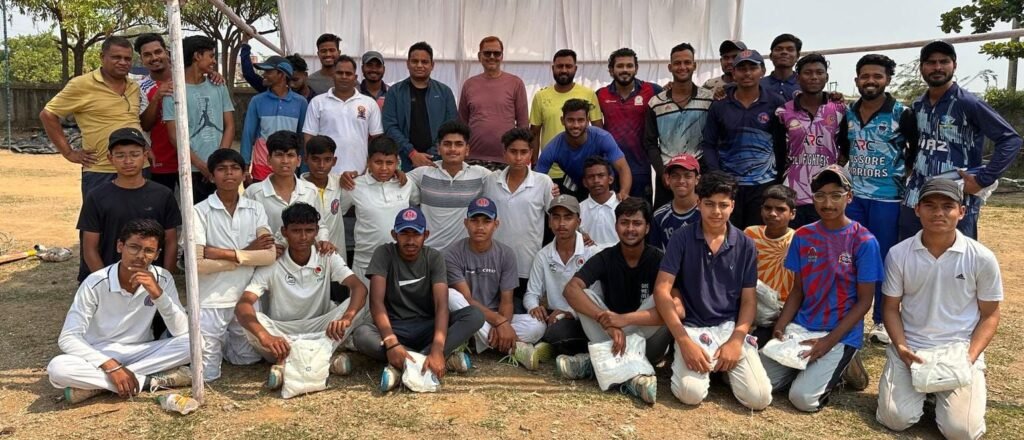 जिला खेल अधिकारी डिप्टीक्लेक्टर सुब्रत प्रधान द्वारा जिला क्रिकेट एसोसिएशन जांजगीर चांपा के अंडर 16 वर्ष के खिलाड़ियों को किया गया गणवेश वितरण Console Corptech