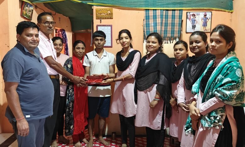 आत्मानंद स्कूल चंद्रपुर में 93,6 अंक के साथ बालक वर्ग में प्रथम स्थान मिला आश पाण्डेय को,, लगा बधाइयों का ताता Console Corptech