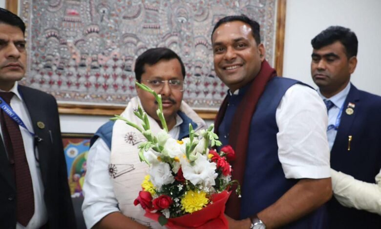 दिल्ली में भाजपा के नवनियुक्त कार्यकारी राष्ट्रीय अध्यक्ष से मिले अमर सुल्तानिया,पार्टी के इतिहास में अब तक के सबसे युवा कार्यकारी राष्ट्रीय अध्यक्ष से की&nbsp; महत्वपूर्ण राजनीतिक चर्चा Console Corptech