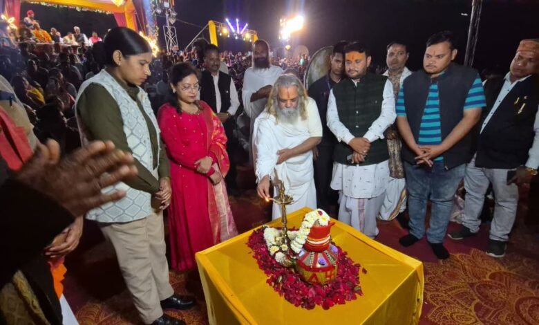 -चित्त्रोत्पला गंगा महाआरती का हुआ भव्य आयोजन ,,शिवरीनारायण के बाबा घाट मेंआतिशबाजी एवं रोशनी से जगमगा उठा त्रिवेणी संगम तट&nbsp; चांपा सेवा संस्थान चांपा की रही महाआरती में विशेष प्रस्तुति Console Corptech