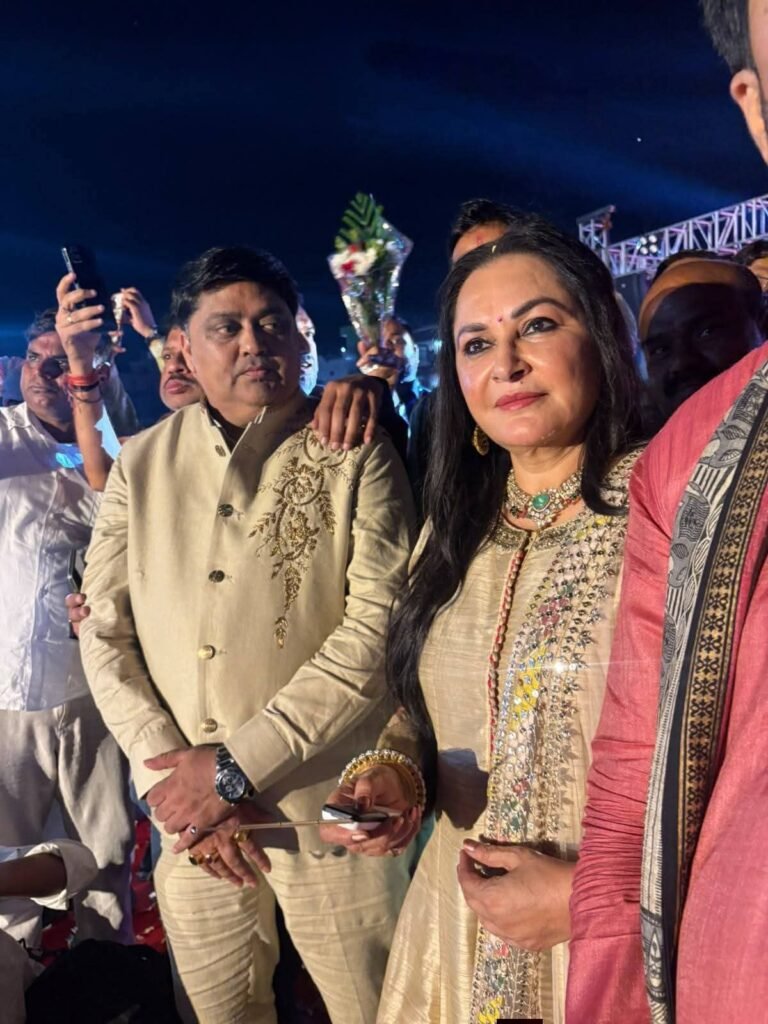 चांपा नगर के भालेराव मैदान में हुआ ऐतिहासिक दशहरा महोत्सव रचा एक स्वर्णिम अध्याय चांपा नगर ही नहीं वरन् पुरे छत्तीसगढ़ में बना इतिहास जिले के विधायक एवं जिलाधिकारी रहे उपस्थित Console Corptech