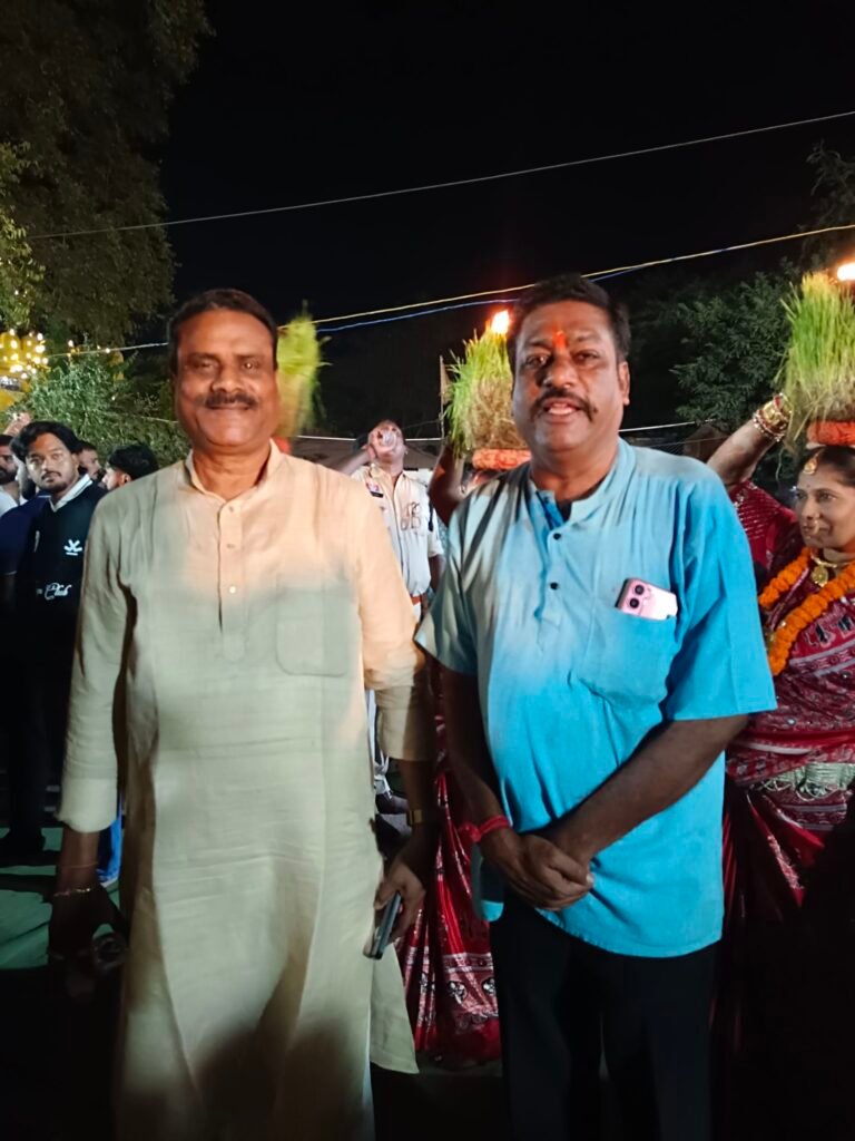 चांपा की कुल देवी मां समलेश्वरी का हुआ आज ज्वारा विसर्जन लगभग 311 ज्वारा कलश और पाठ पीढ़ा के साथ हुईं पूजा आराधना 9 दिवसीय नवरात्रि पर्व का समापन ।सैकड़ों की संख्या में मनो कामना पूर्ति हेतु लगाए लोट Console Corptech